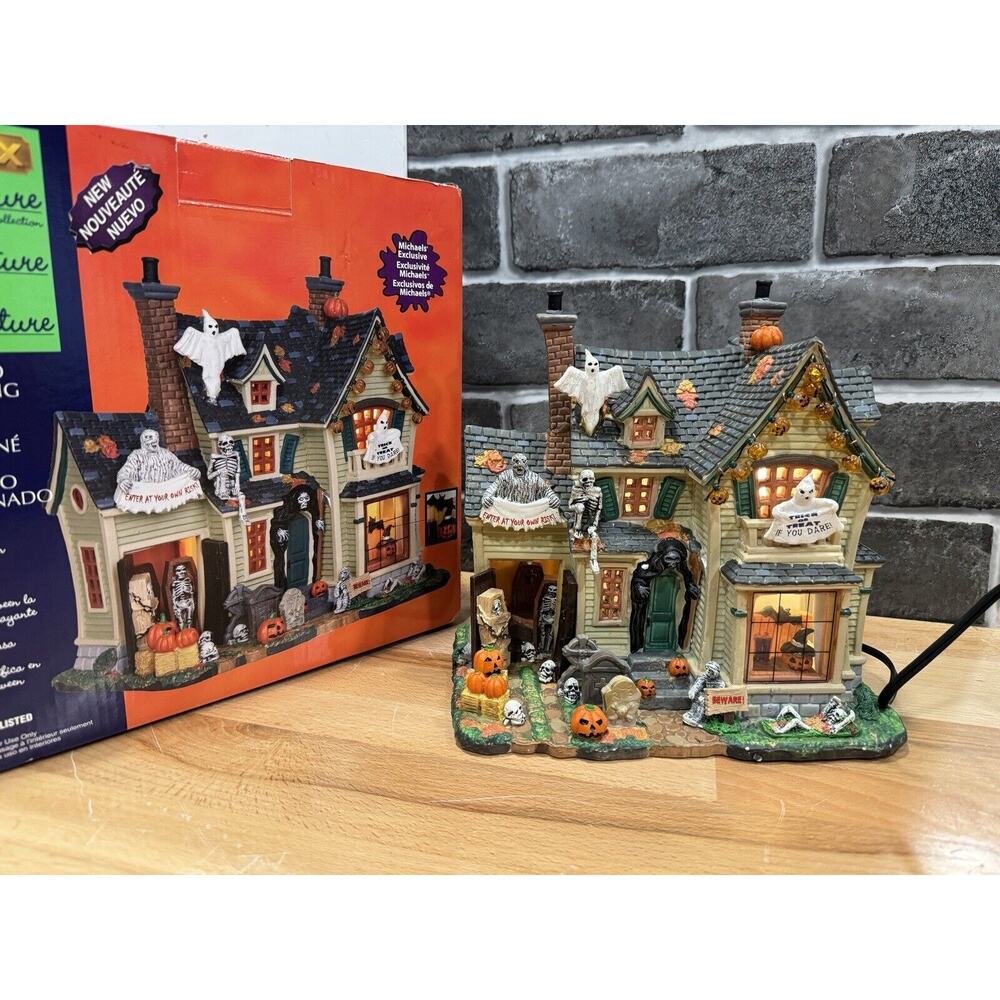 Lemax Spooky Town Scariest Halloween House 25330, Retired 2012 Lighted Building